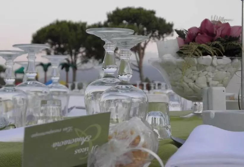 בית מלון כפרי Irida Beach Resort Suites