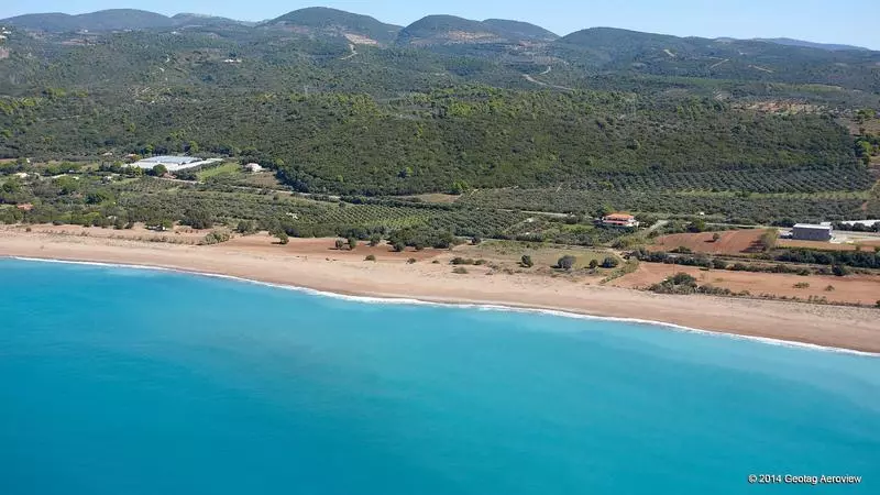 בית מלון כפרי Irida Beach Resort Suites