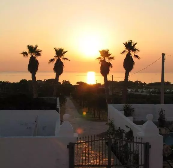 هتل Masseria Fortificata Donnaloia