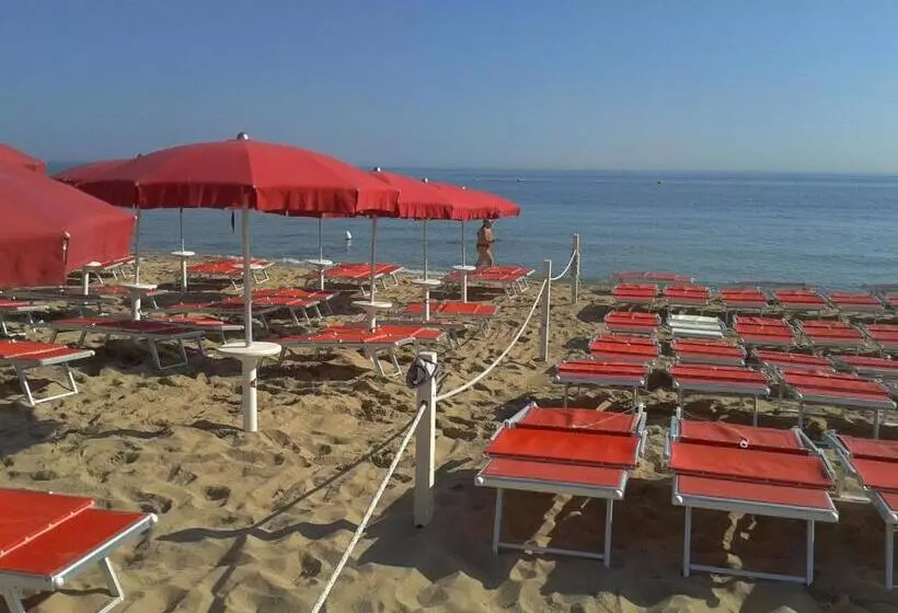 هتل Masseria Fortificata Donnaloia