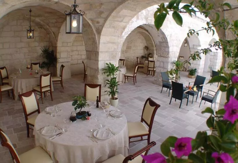 هتل Masseria Fortificata Donnaloia