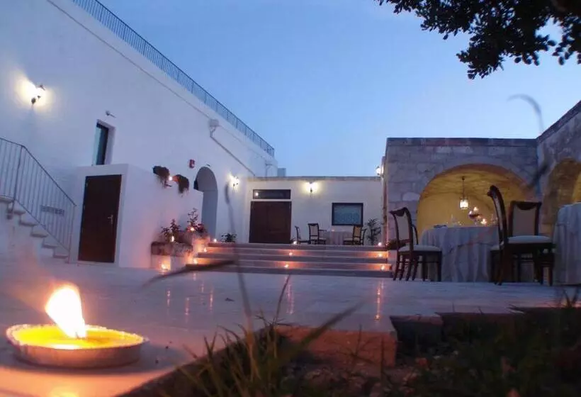 هتل Masseria Fortificata Donnaloia