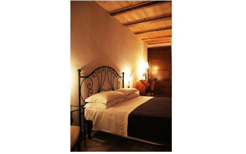 هتل Masseria Fortificata Donnaloia