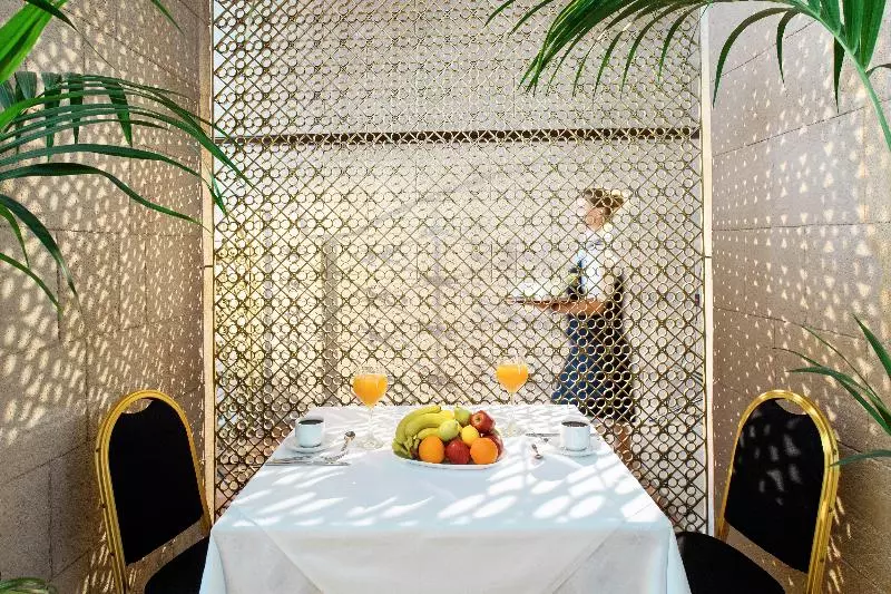 Отель Mitsis La Vita