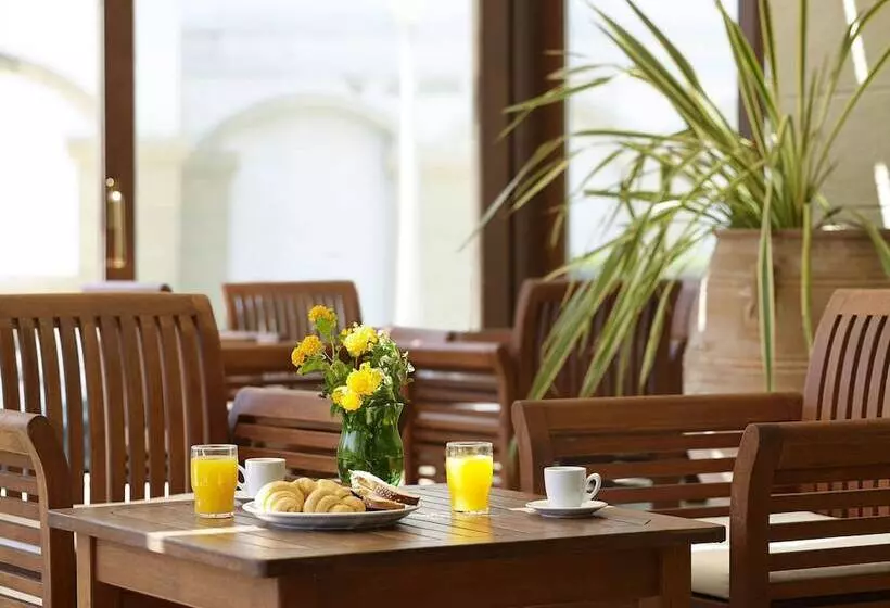 Отель Mitsis La Vita