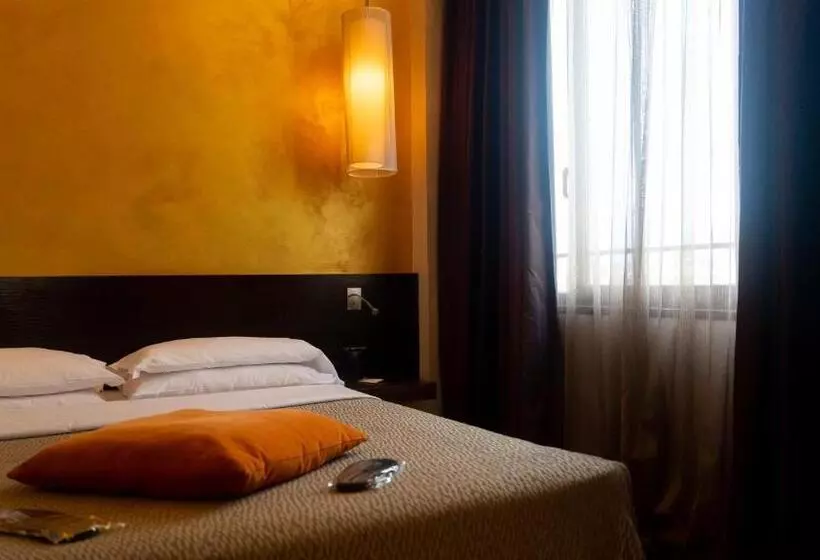 هتل Re Di Roma