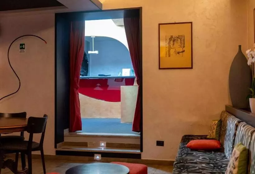 هتل Re Di Roma