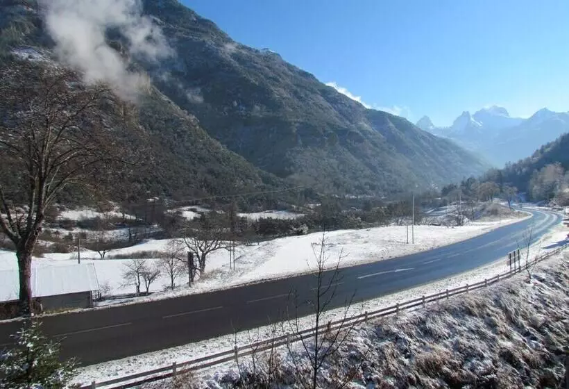 ホテル Restaurant La Lauzétane