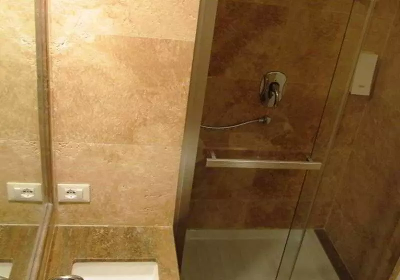 פנסיון Aenea Inn