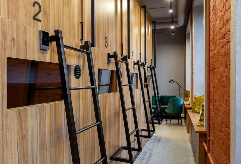 Hotel Q Block Capsule