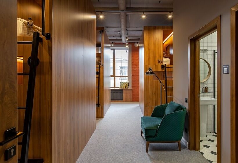 Hotel Q Block Capsule