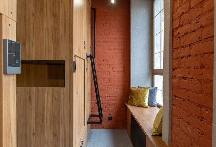 Hotel Q Block Capsule