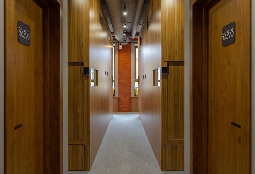 Hotel Q Block Capsule