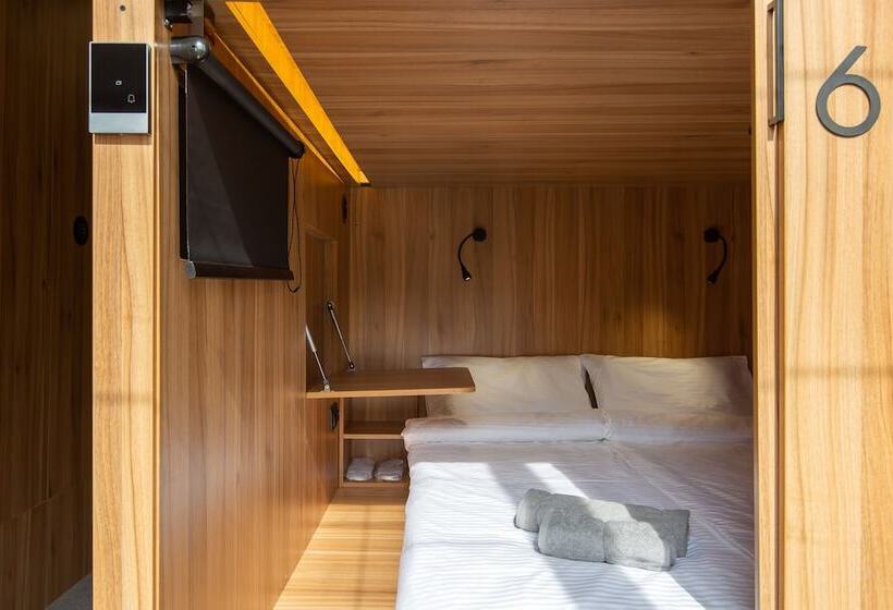 Hotel Q Block Capsule