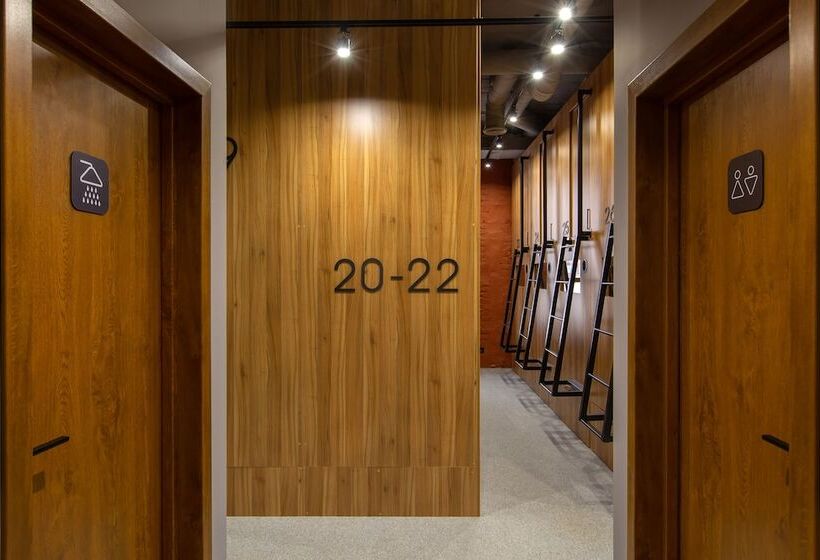 Hotel Q Block Capsule