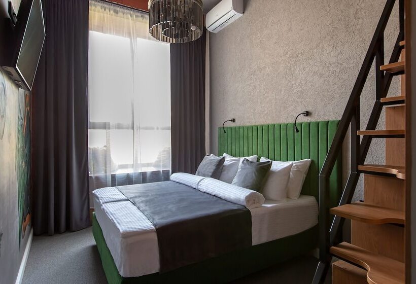 Hotel Q Block Capsule