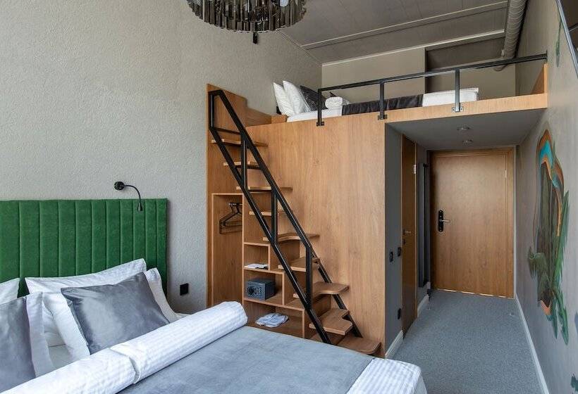 Hotel Q Block Capsule