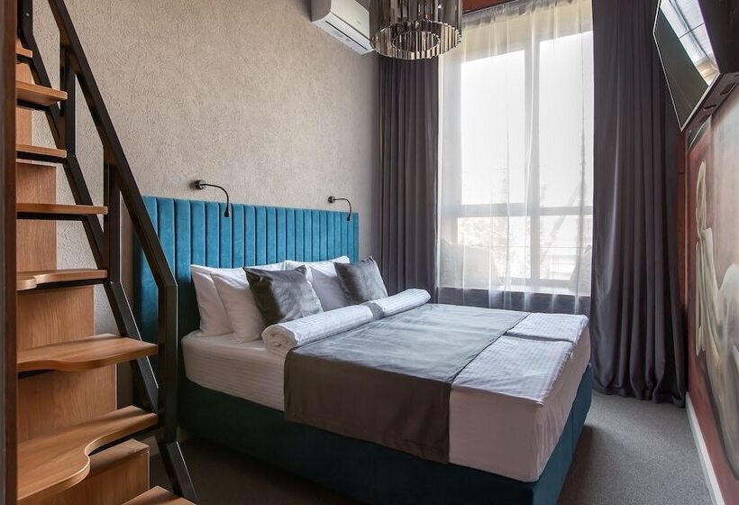 Hotel Q Block Capsule