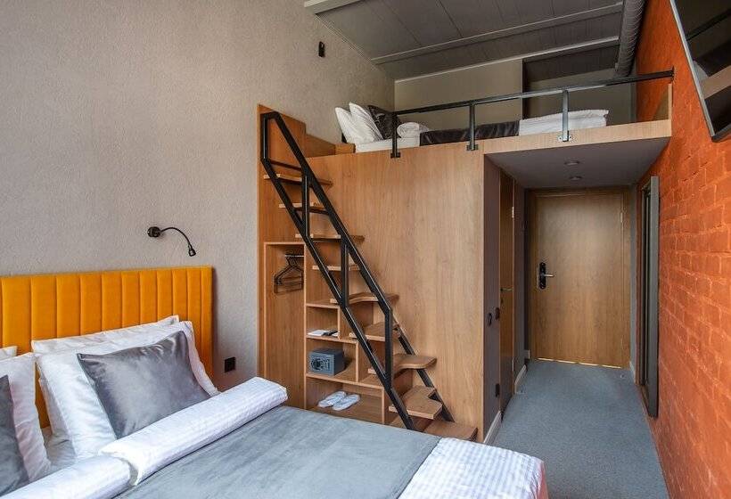 Hotel Q Block Capsule