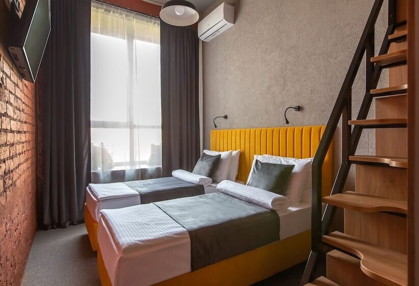 Hotel Q Block Capsule