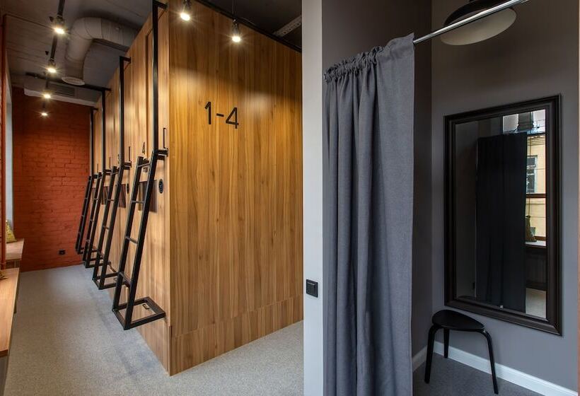 Hotel Q Block Capsule