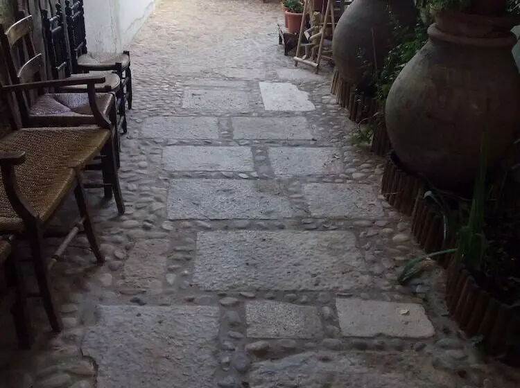 Majatalo El Sueño De Lucrecia