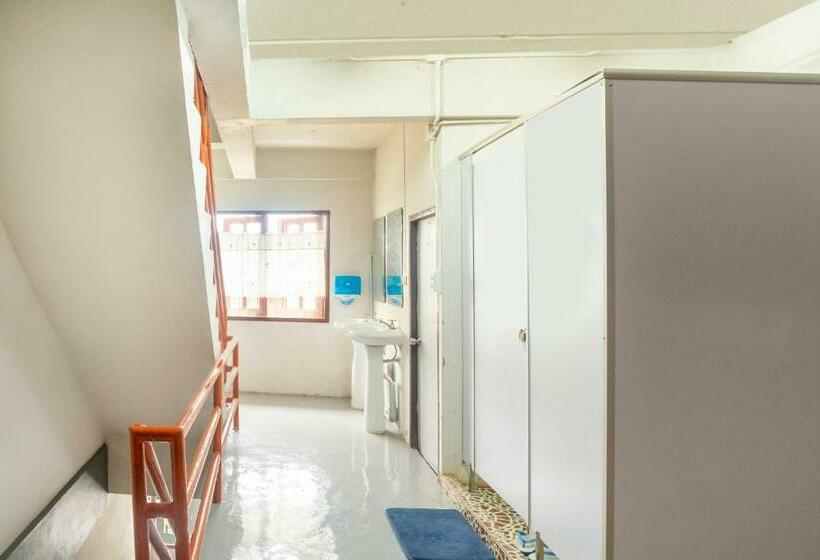 בית מלון כפרי Oyo 723 Lamphun Hostel