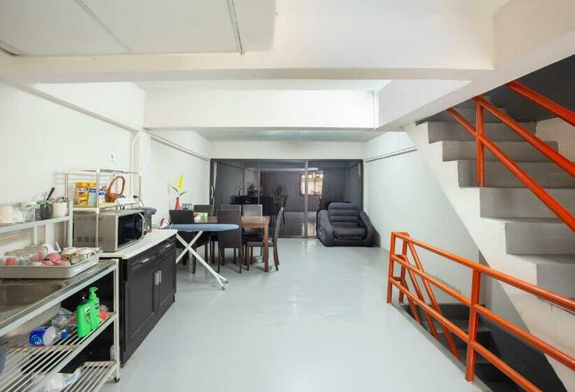 בית מלון כפרי Oyo 723 Lamphun Hostel