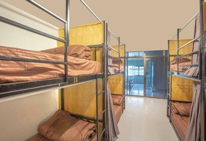 בית מלון כפרי Oyo 723 Lamphun Hostel