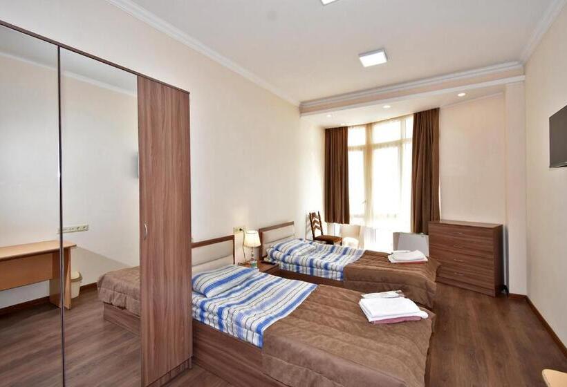 هاستل Panorama Hotel On Baghramyan Avenue