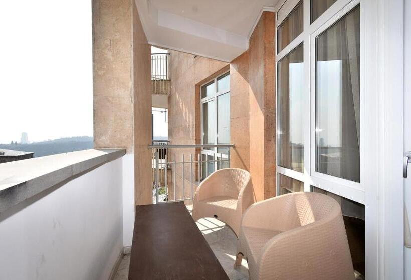 هاستل Panorama Hotel On Baghramyan Avenue