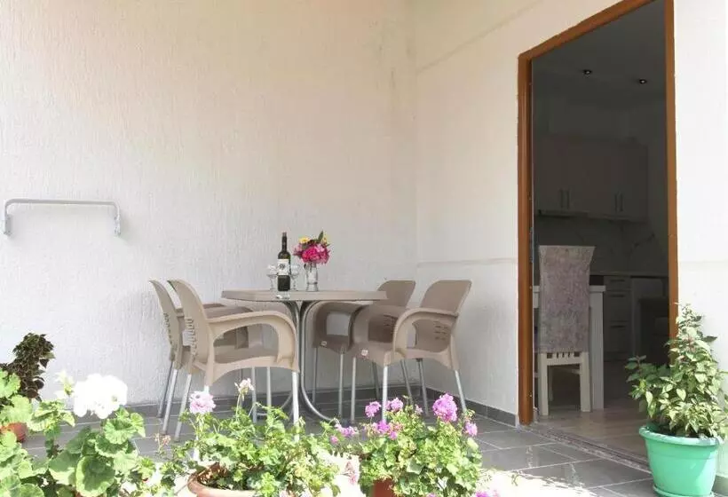 Garden Vila Ermali