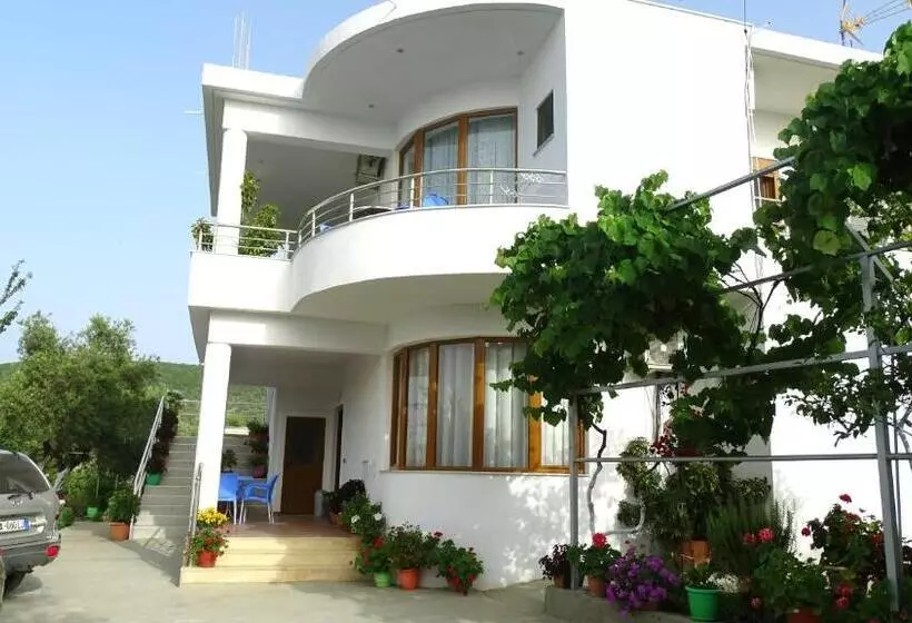 Garden Vila Ermali