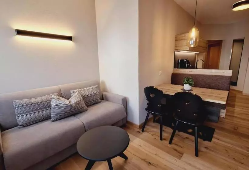 Hotelli Alpenspitz Appartements   Garni   B&b