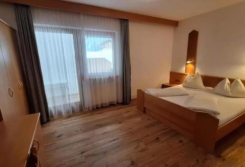 Hotelli Alpenspitz Appartements   Garni   B&b
