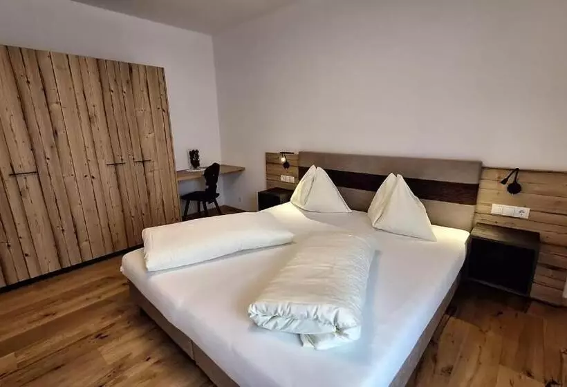 Hotelli Alpenspitz Appartements   Garni   B&b