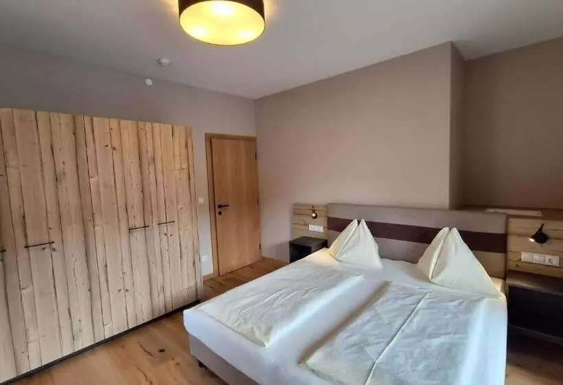 Hotelli Alpenspitz Appartements   Garni   B&b