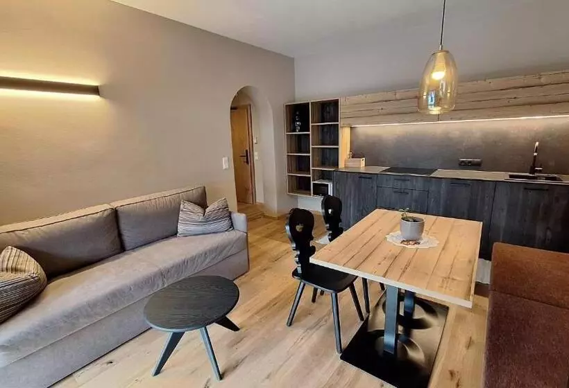 Hotelli Alpenspitz Appartements   Garni   B&b