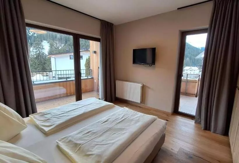 Hotelli Alpenspitz Appartements   Garni   B&b