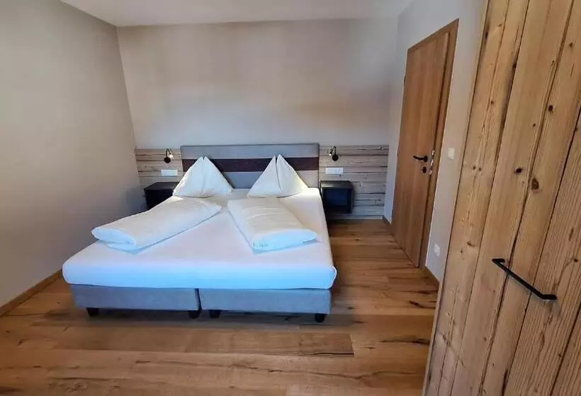 Hotelli Alpenspitz Appartements   Garni   B&b