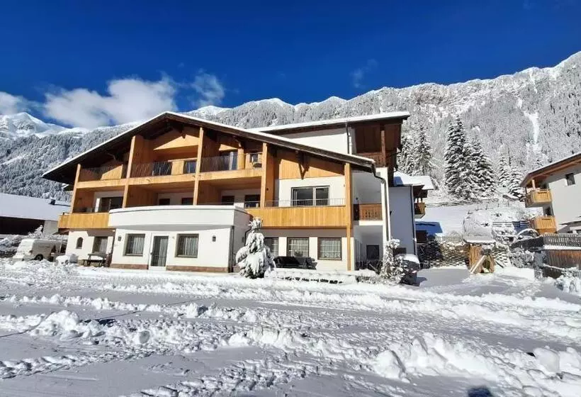 Hotelli Alpenspitz Appartements   Garni   B&b