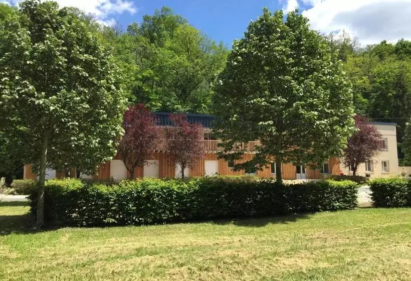 Hotelli Logis Hôtel Les Tilleuls