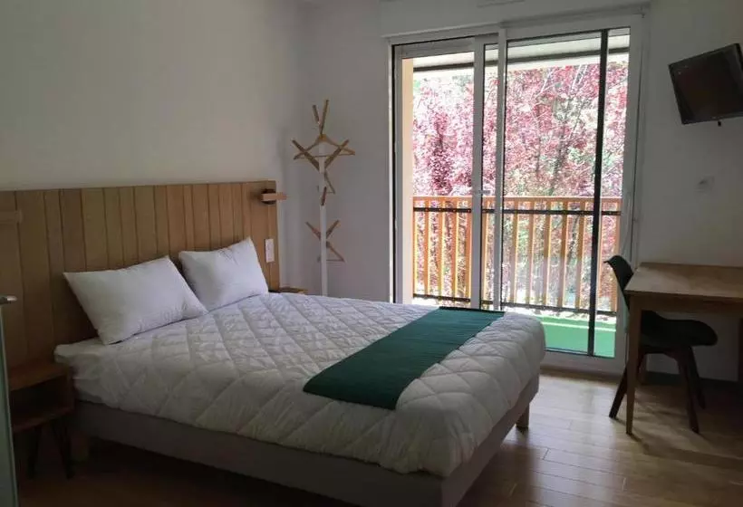 Hotelli Logis Hôtel Les Tilleuls