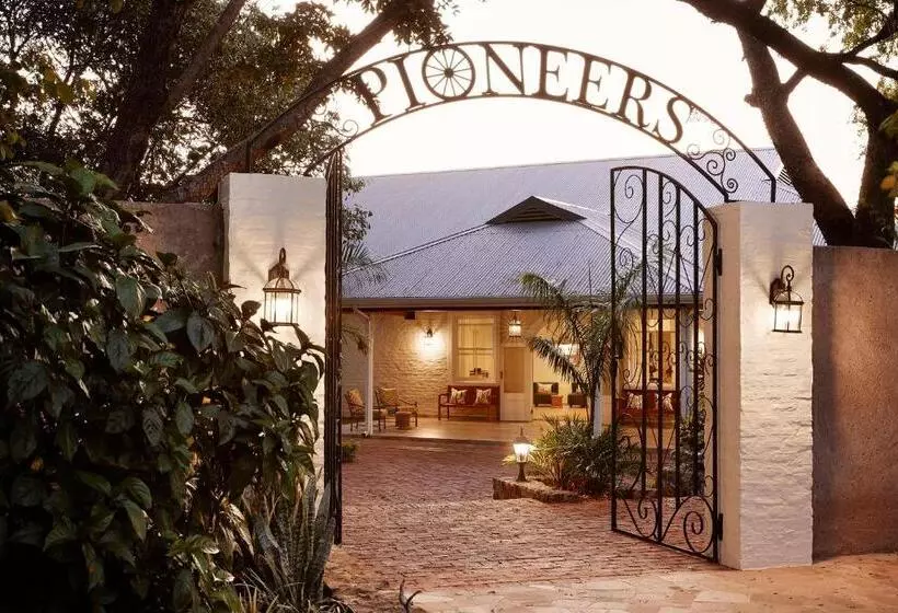 هتل Pioneers