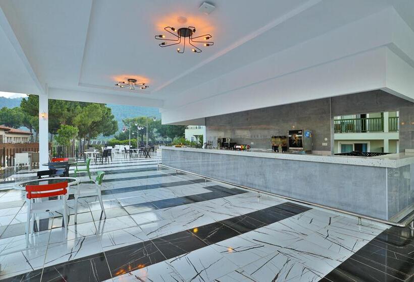 Crystal Flora Beach Resort - Ultimate All Inclusive