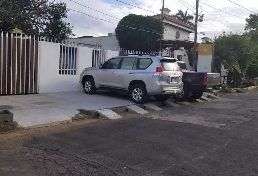 هتل Aloha