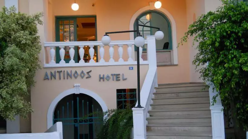 酒店 Antinoos