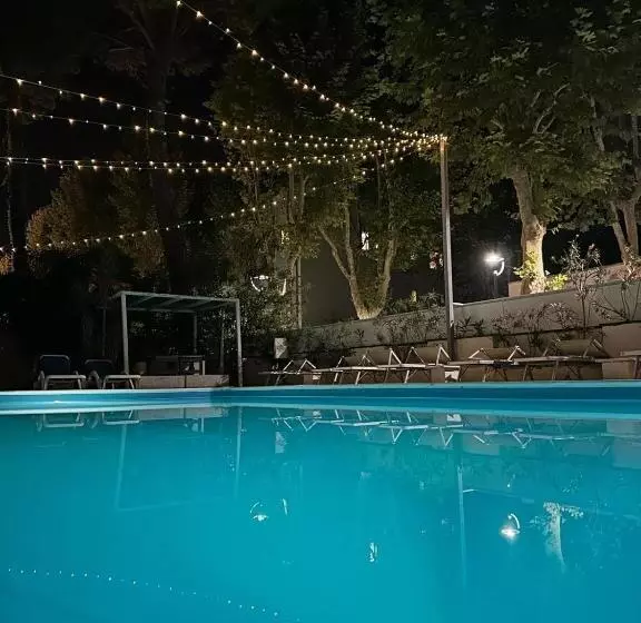 בית מלון כפרי Carillon