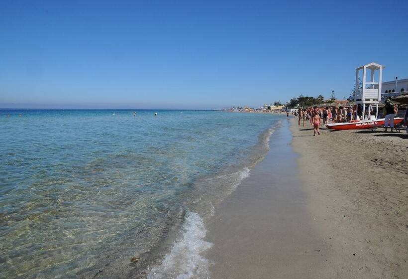 فندق Delfino Beach