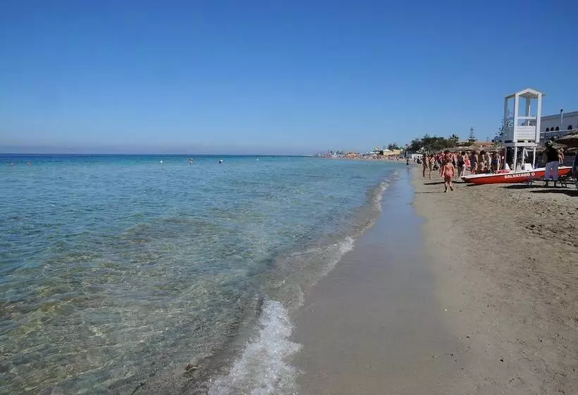 فندق Delfino Beach